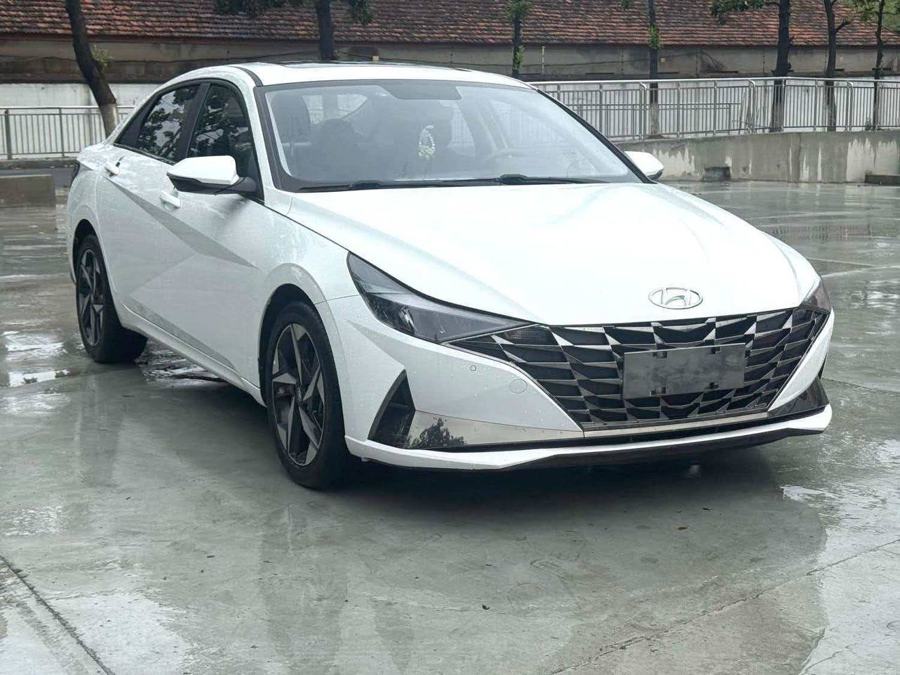 Hyundai Elantra, 2022